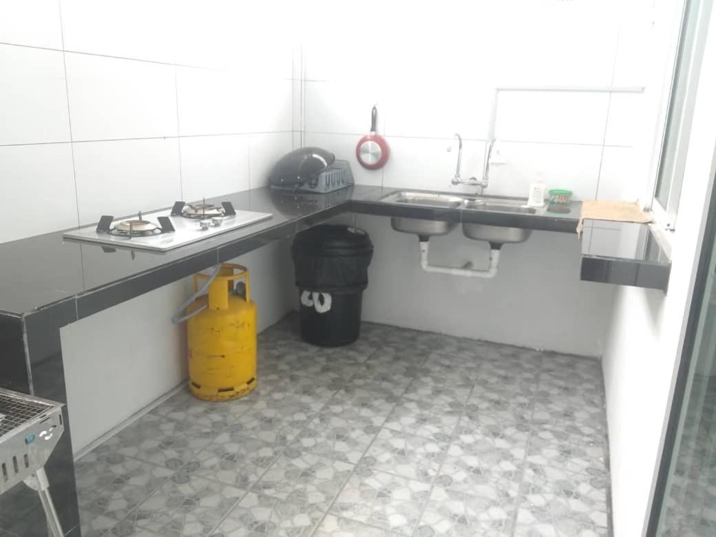 Nj_Homestay@Kkia/Petagas Kk Кота Кинабалу Екстериор снимка